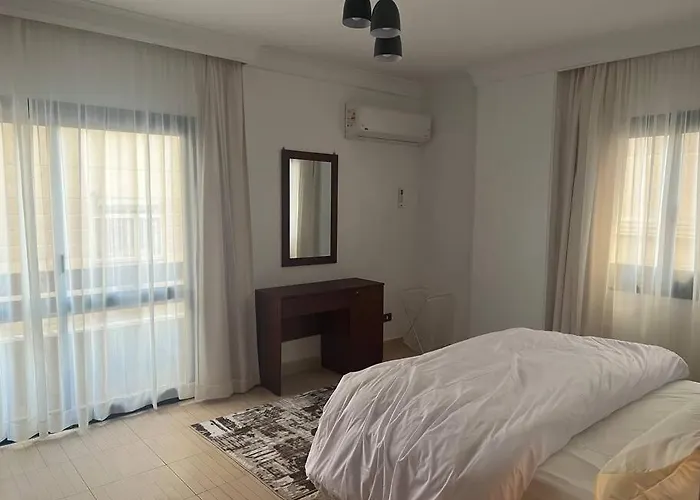 شقة جديده ٣ غرف نوم وبلكونه